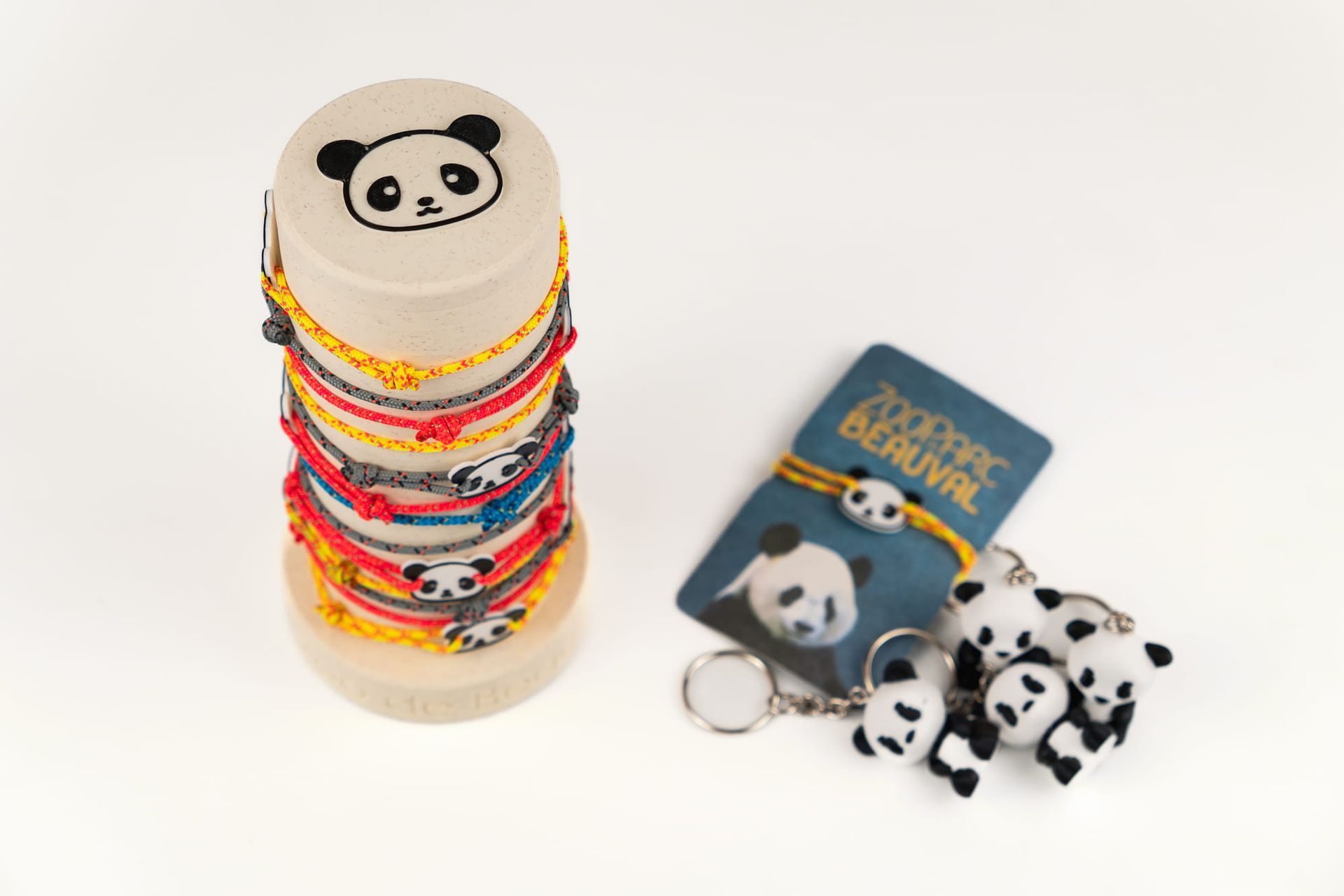 Présentoir de bracelets et porte-clés panda personnalisés imprimés en 3D pour la boutique d'un parc