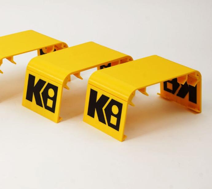 Pièces de marquage au logo Kiloutou produites en série par impression 3D