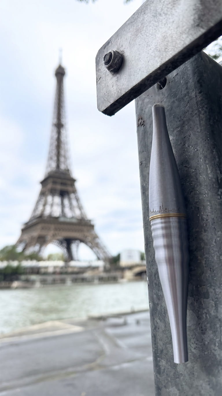 Torche olympique miniature imprimée en 3D pour la Chasse à la Torche de Paris 2024
