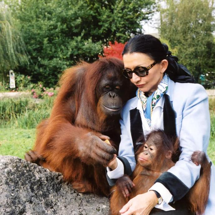 Françoise Delord, fondatrice du ZooParc de Beauval, entourée d'animaux