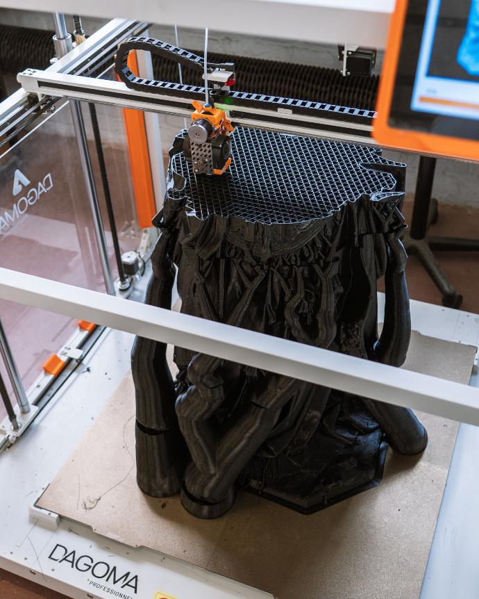 Statue imprimée en 3D en cours de production chez Dagoma
