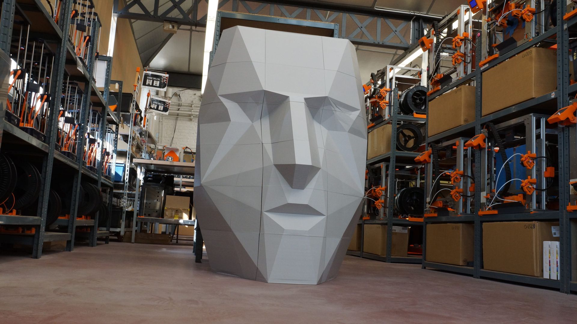 Masque géant imprimé en 3D pour les 20 ans de la Condition Publique à Roubaix