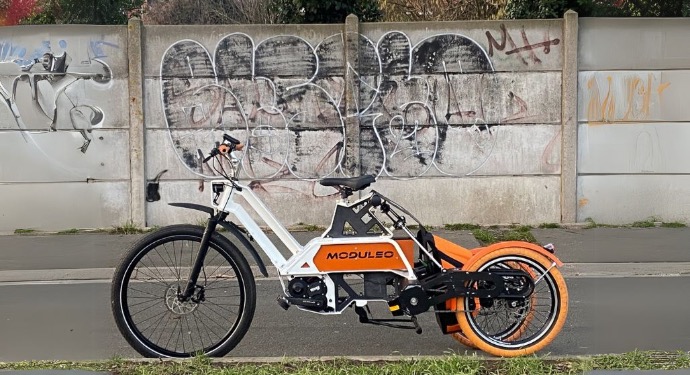 Le tricycle électrique MODULEO en configuration urbaine.