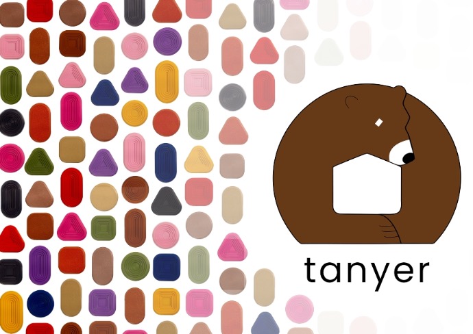 Logo Tanyer avec motifs colorés en arrière-plan